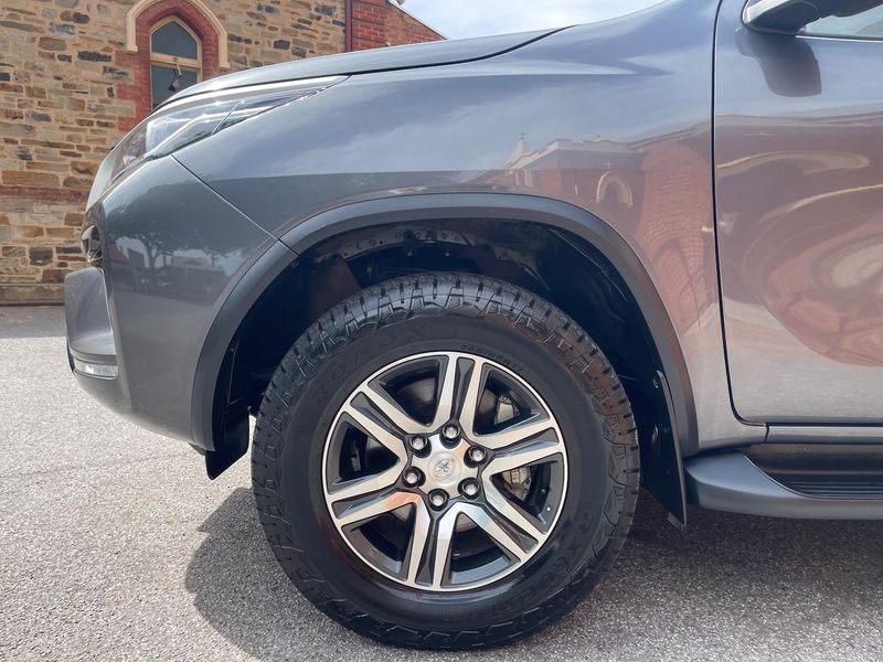 2023 Toyota Fortuner GX Auto 4x4 Photo 11