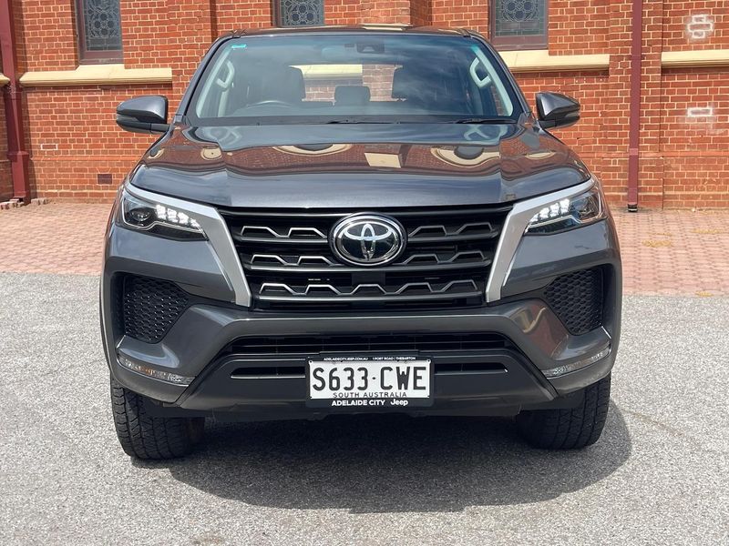 2023 Toyota Fortuner GX Auto 4x4 Photo 3
