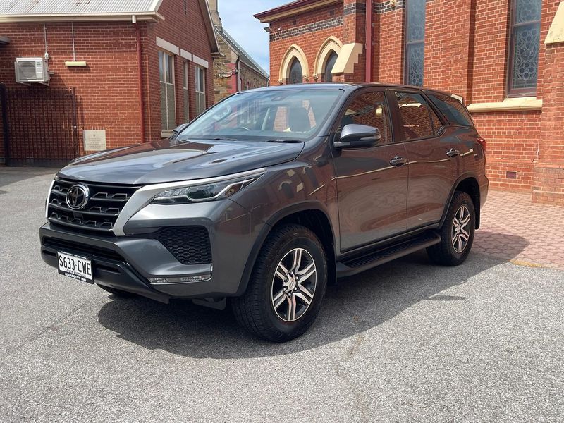 2023 Toyota Fortuner GX Auto 4x4 Photo 4