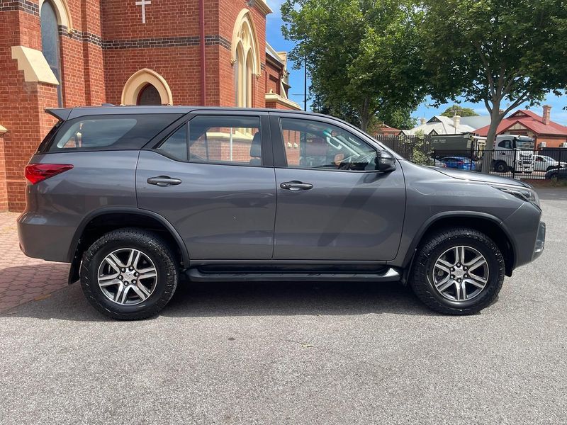 2023 Toyota Fortuner GX Auto 4x4 Photo 9