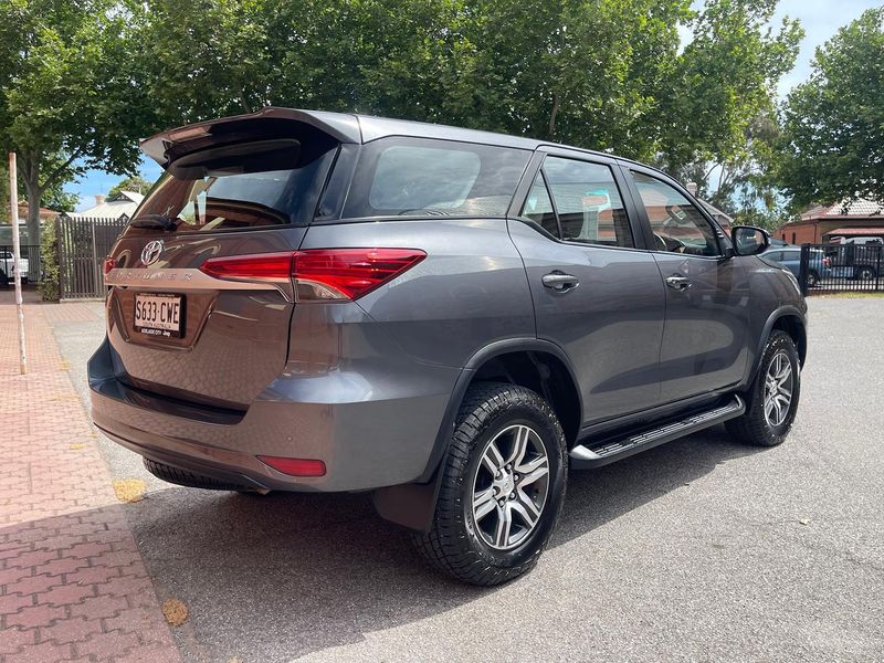 2023 Toyota Fortuner GX Auto 4x4 Photo 8