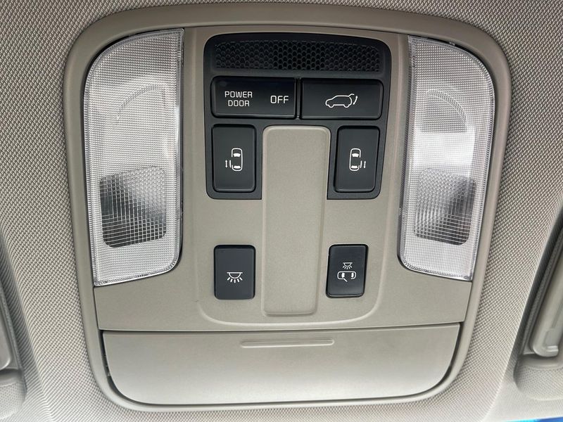 2017 Kia Carnival Platinum Auto MY17 Photo 27