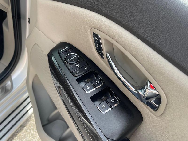 2017 Kia Carnival Platinum Auto MY17 Photo 17