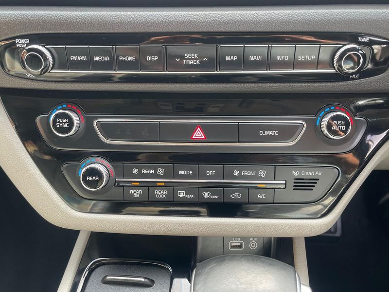 2017 Kia Carnival Platinum Auto MY17 Photo 24