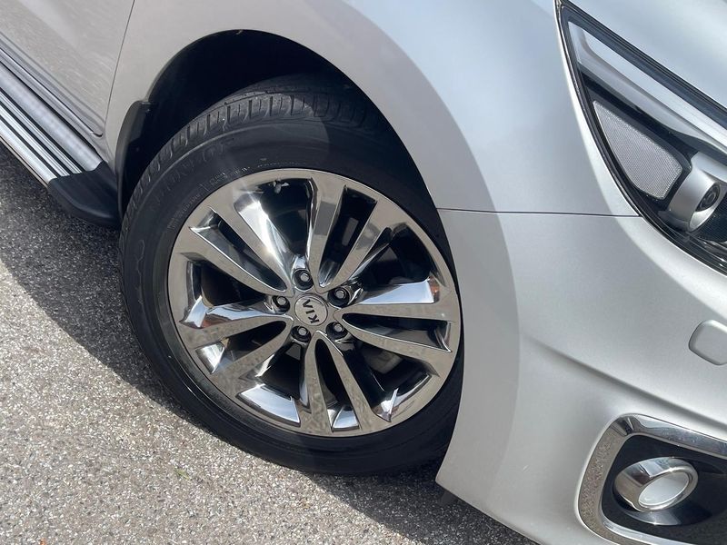 2017 Kia Carnival Platinum Auto MY17 Photo 2