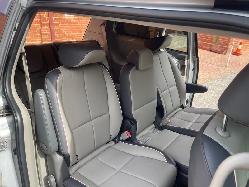 2017 Kia Carnival Platinum Auto MY17 Photo 14